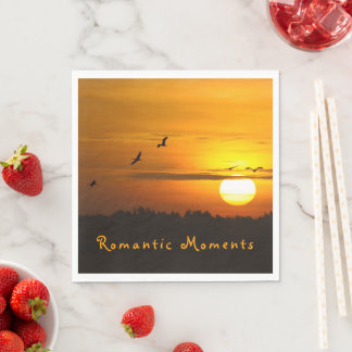 Romantische momenten Kranen op zonsopgang foto met Servet