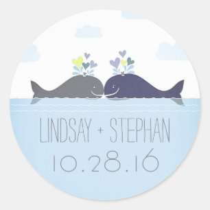 Romantische oceaan walvis koppel bruiloft ronde sticker