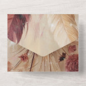 Romantische  Rode Crème Boho Feathers bruiloft All In One Uitnodiging (Achterkant)