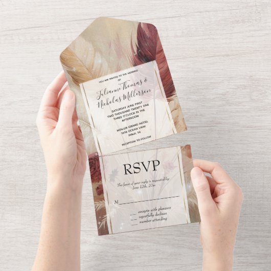 Romantische  Rode Crème Boho Feathers bruiloft All In One Uitnodiging (Afscheurbaar)