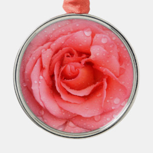 Romantische rode roze rozenwaterdruppels metalen ornament
