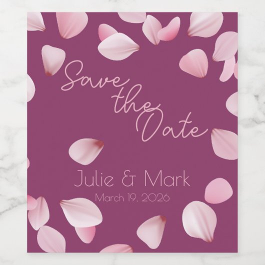 Romantische roze bloemblaadjes Bewaar de datum Wij Wijn Etiket (Enkel label)