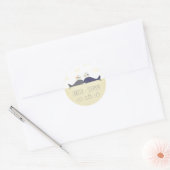 Romantische strandtrouwstickers met walvisparen ronde sticker (Envelop)