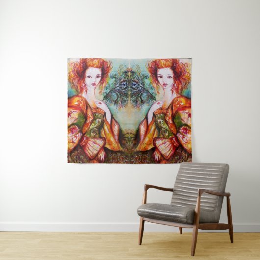 ROMANTISCHE VROUW MET EEN SPARKERPIEGEL VERDER WANDKLEED (In Situ (horizontaal))