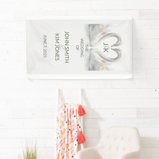 Romantische Zwanen Trouwpaar Monogram Spandoek (Insitu)