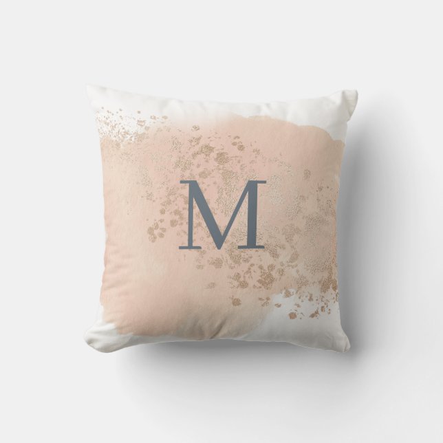 Romige Blush Roze Blauw en Goud Monogram Buitenkussen (Voorkant)