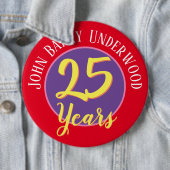 Rond 15,2 Cm 25e Anniversaire Badge à Personnaliser. (En situation)