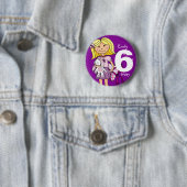 Rond 5 Cm Anniversaire fille nom et bouton d'âge / badge vio (En situation)