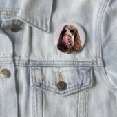 Rond 5 Cm Licking Cocker Spaniel Pin Badge (En situation)