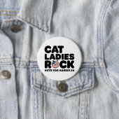 Rond 7,6 Cm CHAT KAMALA HARRIS DAMES ROCK ! Badge (En situation)