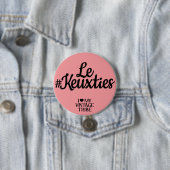 Rond 7,6 Cm Le #Keuxties Badge (En situation)