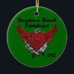 Rond En Céramique Ornement de Daytona Beach Biktoberfest 2012<br><div class="desc">Ici nous avons un coeur de style de tatouage avec Daytona Beach Biketoberfest 2012 en texte noir. Cet ornement est montré avec un arrière - plan vert ce que vous pouvez facilement changer en cliquant sur le bouton de personnaliser et éditer alors choisissez l'arrière - plan du menu de baisse...</div>