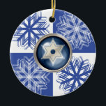 Rond En Céramique Ornement de vacances d'étoile de David de flocon<br><div class="desc">Célébrez Hanoukka avec cette conception bleue et blanche de vacances de flocon de neige d'étoile de David de flocon de neige.</div>