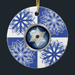 Rond En Céramique Ornement de vacances d'étoile de David de flocon<br><div class="desc">Célébrez Hanoukka avec cette conception bleue et blanche de vacances de flocon de neige d'étoile de David de flocon de neige.</div>