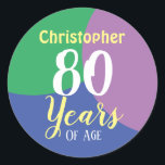 Rond Happy 80th Birthday Classic Round Sticker<br><div class="desc">stickers 80e anniversaire. Célébrez un anniversaire avec un autocollant personnalisé indiquant le nom du récipiendaire et le nombre d'années. Sticker pour 80 ans.</div>