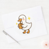 Rond Kawaii Silly Goose Holding Juice Box Sticker (Enveloppe)