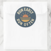 Rond Run Early. Run Often. – Vintage Running Sticker (Sac)