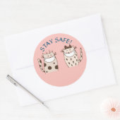 ROND SÉJOURNEZ EN SÉCURITÉ STICKER DEUX CHATS AVEC MASQ (Enveloppe)