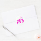 Rond She Can Fix It | Bold DIY Empowerment Sticker (Enveloppe)
