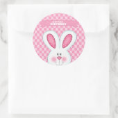 Rond Sticker d'anniversaire lapin personnalisé (Sac)