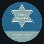 Rond Sticker de message cadeau Star of David Hanoukka<br><div class="desc">Prix du meilleur d'aujourd'hui - 7 octobre 2010 Une étoile de David soulignée par des points blancs sert de cadre à votre message personnel de vacances. Quel grand autocollant Hanoukka à mettre sur les cadeaux pour l'enseignant de votre enfant, le facteur, le portier ou le livreur. Disponible en couleurs alternatives...</div>