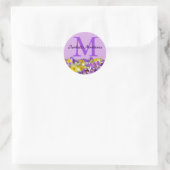 Rond Sticker de nom de monogramme violet avec fleurs de (Sac)