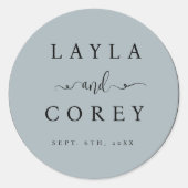 Rond Sticker mariage Simple Faveur Dusty Blue Script (Devant)