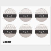 Rond Sticker Monogramme Mariage Taupe Fleur de lis. (Feuille)