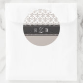 Rond Sticker Monogramme Mariage Taupe Fleur de lis. (Sac)