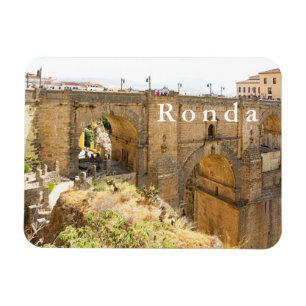 Ronda. Uitzicht van de brug van Puente Nuevo. Magneet