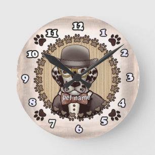 Ronde Dalmatie portant des lunettes Horloge