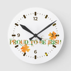 Ronde Fière D'Être Une Horloge Irlandaise