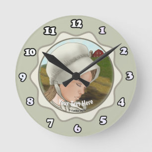 Ronde Fille amish portant un bonnet rond horloge