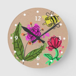 Ronde Fleurs peintes fantaisistes et horloge abeille