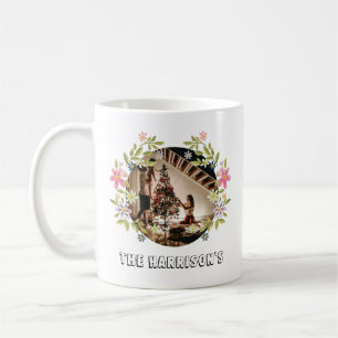 Ronde foto mooie bloemen kroon met familienaam koffiemok