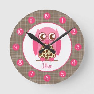 Ronde Girafe et horloge personnalisée par hibou rose