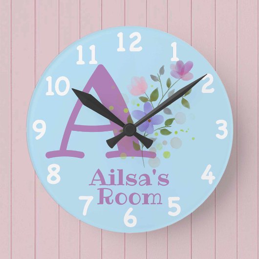 Ronde Horloge avec une image florale et nom Ailsa et ini