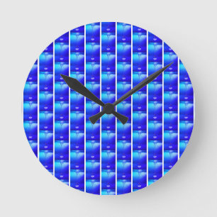 Ronde Horloge Bleue Royale - Élégance Intemporelle.