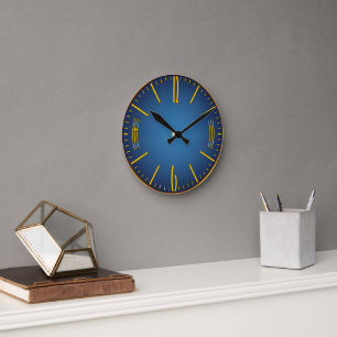 Ronde Horloge de bureau classique en Arrière - plan bleu