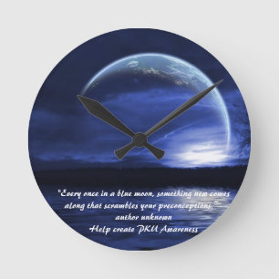 Ronde horloge de lune bleue