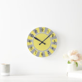 Ronde Horloge des rayures de Starburst jaune et gris (Maison)