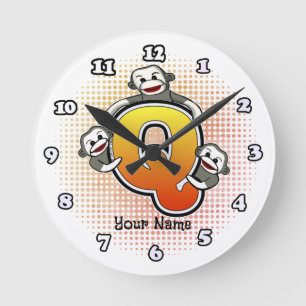 Ronde Horloge Singe à Chaussette Monogramme Q
