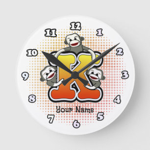 Ronde Horloge Singe de Chaussette Monogramme K