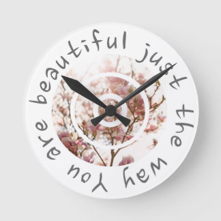 Ronde Le cadeau parfait pour elle - horloge avec une cit