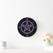Ronde Pentacle Pentagram Horloge par Cheeky Witch! (Maison)