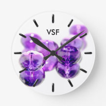 Purple perles personnalisées initiales horloge mur