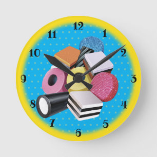 Ronde Sucrerie Allsorts. Grande horloge murale. Jaune et