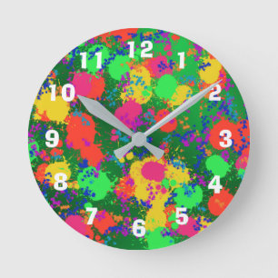 Ronde Tache de peinture sur des nuances de vert horloge