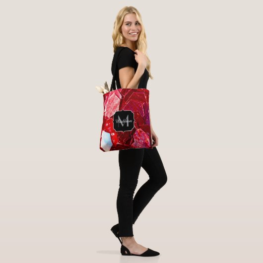 Rood abstract mozaïekglanzend glitterpatroon Monog Tote Bag (Op model)