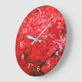 Rood blad overal op grote klok (Hoek)